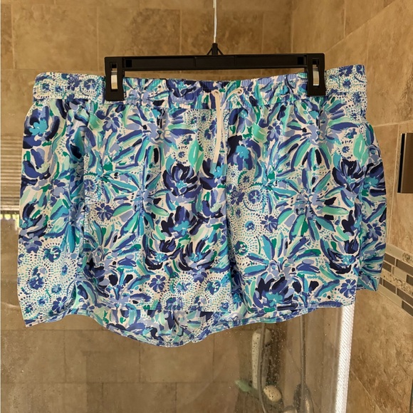 EUC Lilly Pulitzer Run Around Shorts - Picture 1 of 3